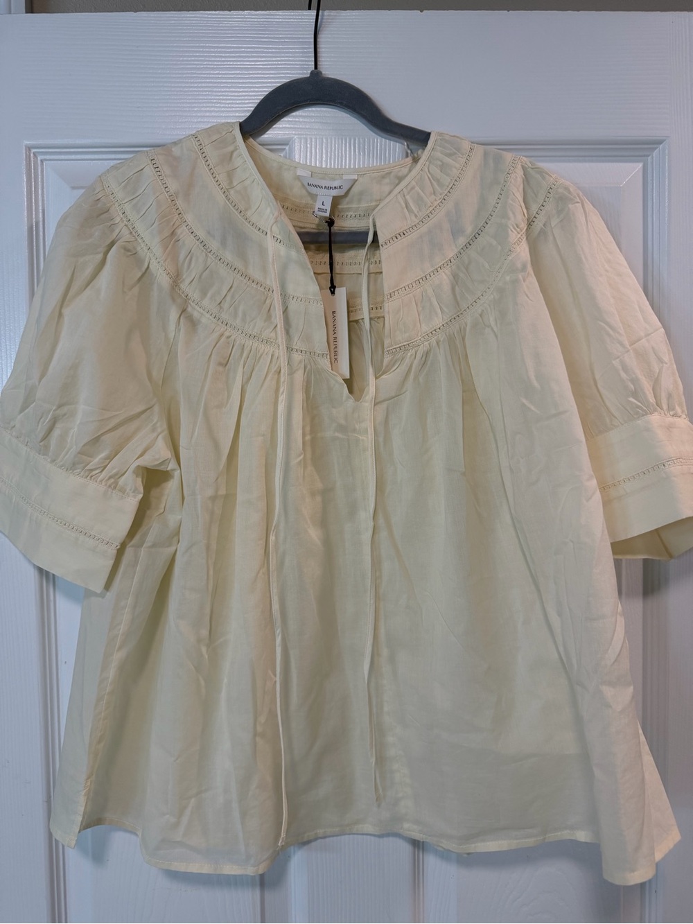 Banana Republic LIGHTWEIGHT COTTON INSET LACE TOP - Picture 1 of 3